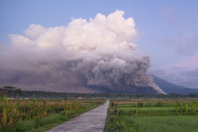 221204022830-01-semeru-volcano-221204-scaled.jpg