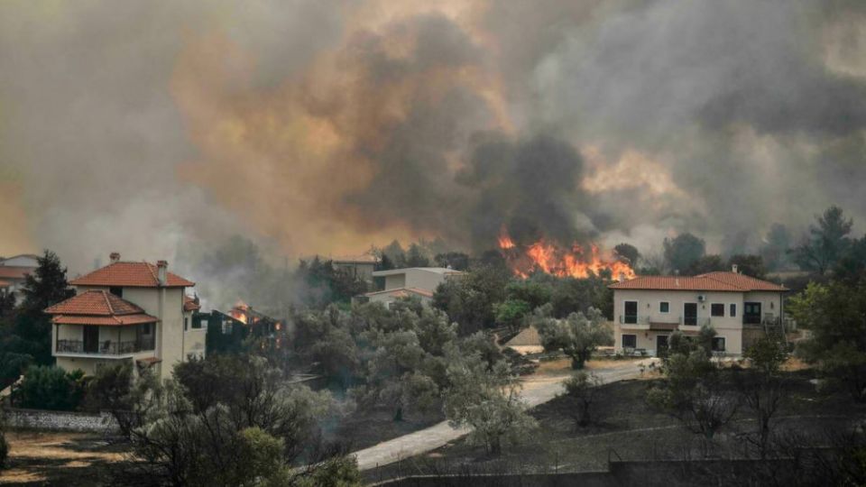 282761-09082021-1628470492-1863088013-mass-evacuations-as-greece-fires-rage-on-1628340863-3146.jpg