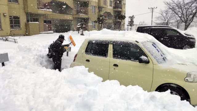 skynews-snow-japan-weather_6005404.jpg