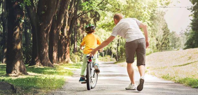 teach_child_ride_bike.jpg