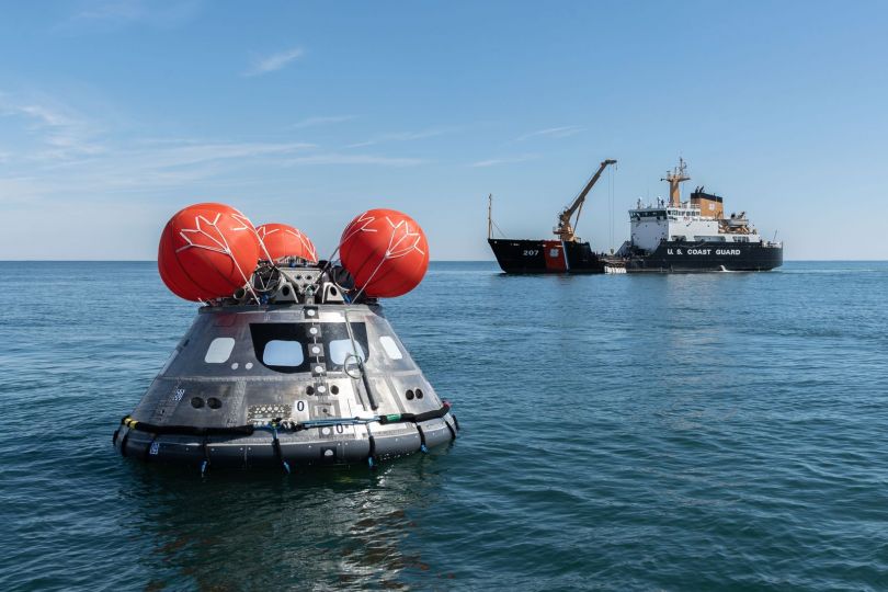 vdtt3y_orion_splashdown_x974.jpg